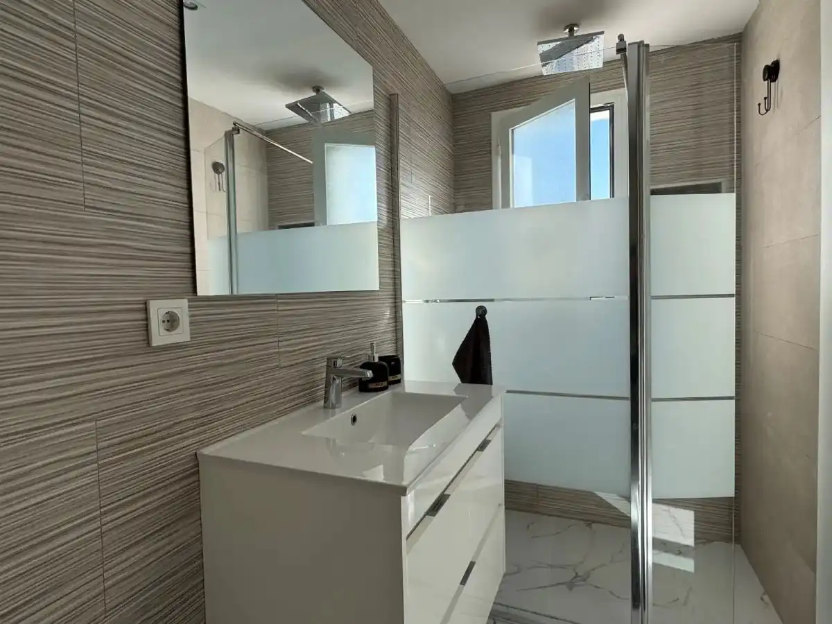 Baño de Casa adosada en venta en Torrevieja con Aire acondicionado, Jardín privado y Amueblado