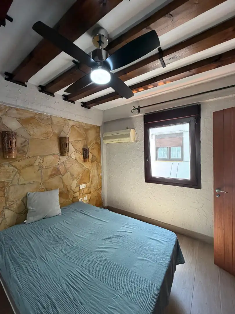 Bedroom of Flat for sale in Sevilla  with Air Conditioner and Balcony