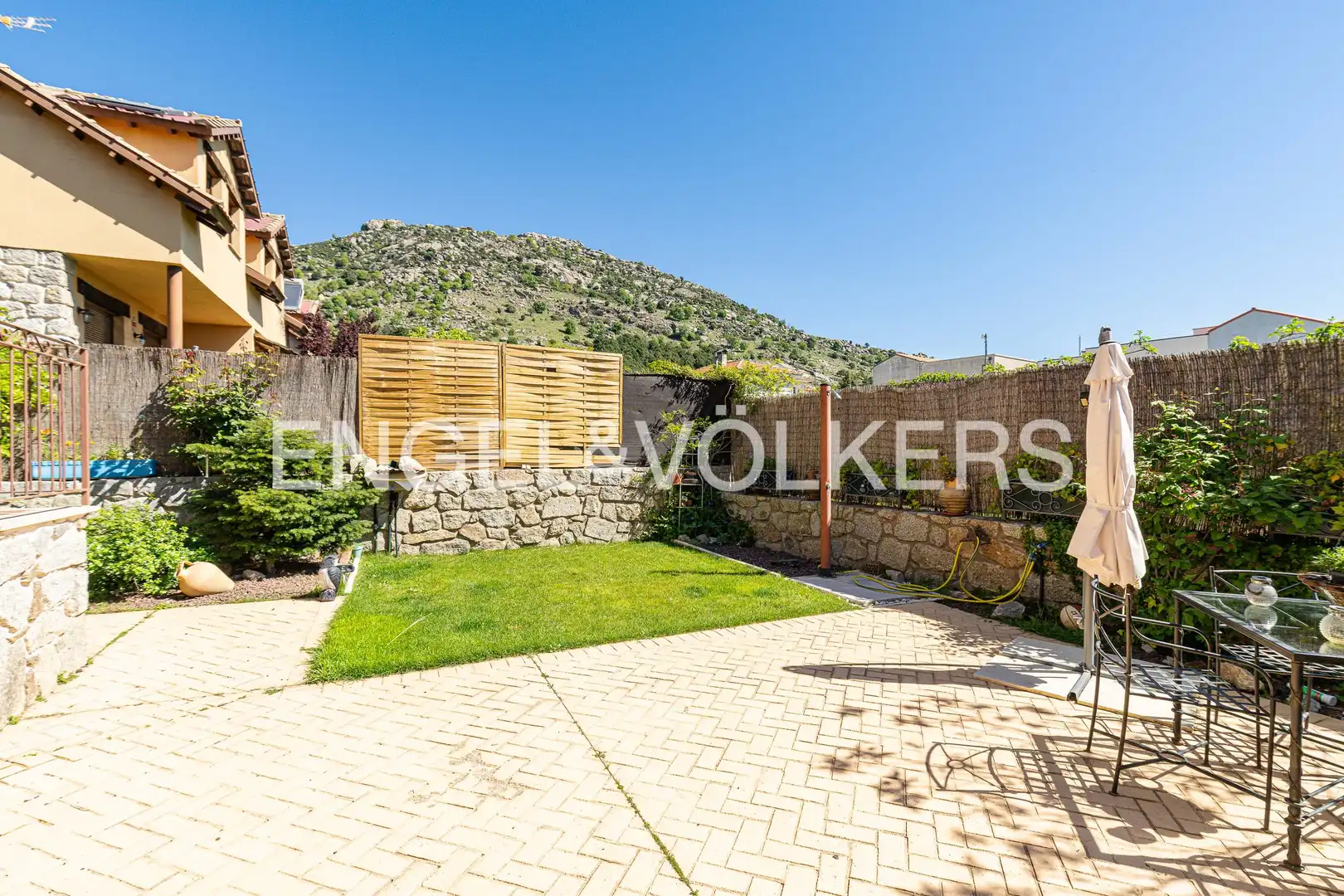 Terrassa de Casa adosada en venda en Zarzalejo amb Calefacció, Jardí privat i Terrassa