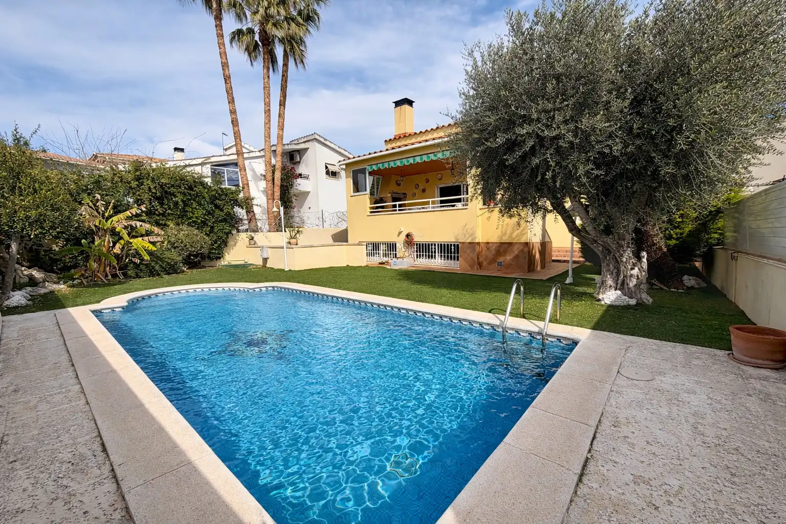 Swimming pool of Houses for sale in Calafell  with Air Conditioner, Heating and Private garden