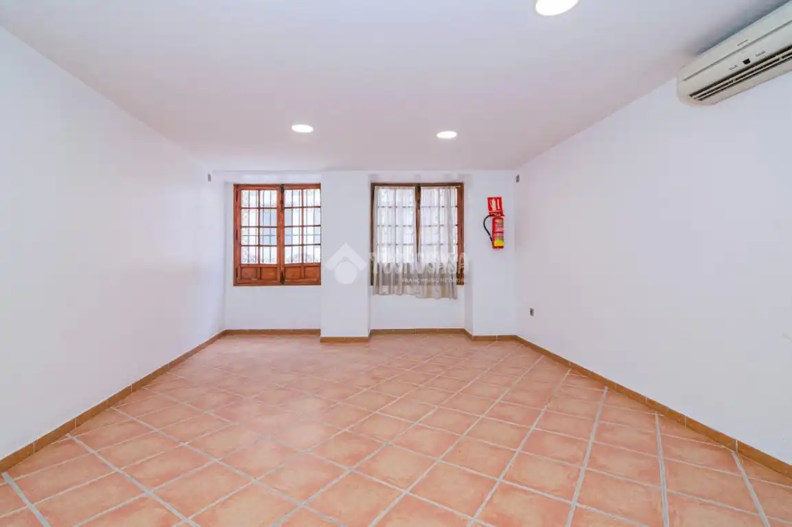 Casa adosada en venta en Loja con Trastero