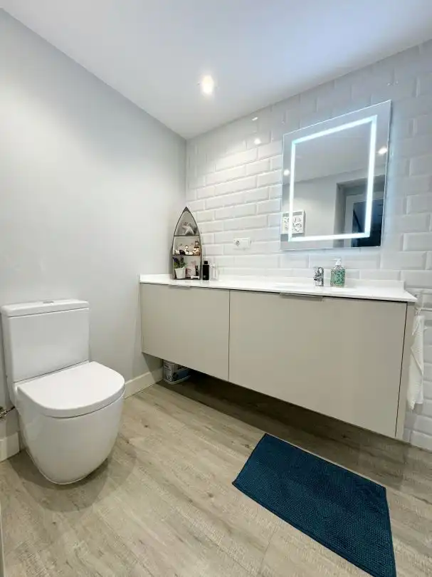 Bathroom of Flat for rent in Donostia - San Sebastián   with Heating, Terrace and Storage room