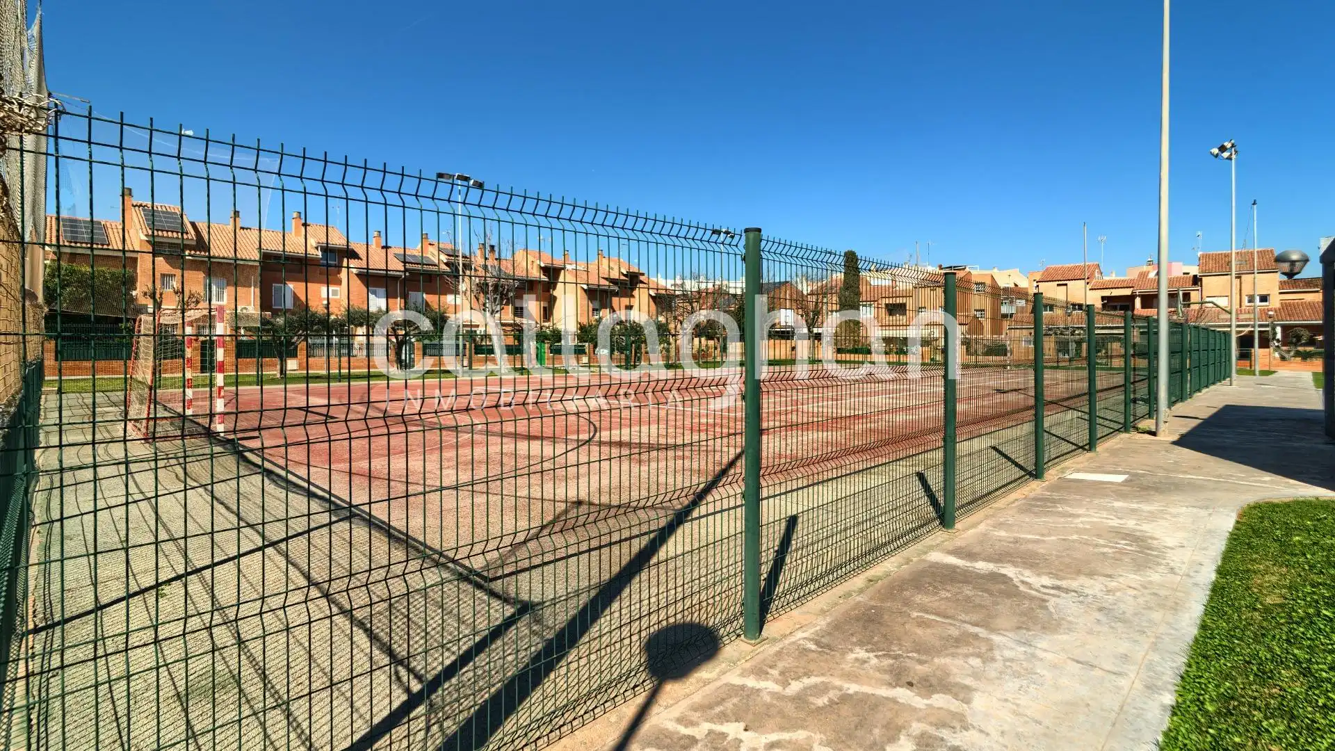 Casa adosada en venda a Calle OLMO, Nuevo Centro