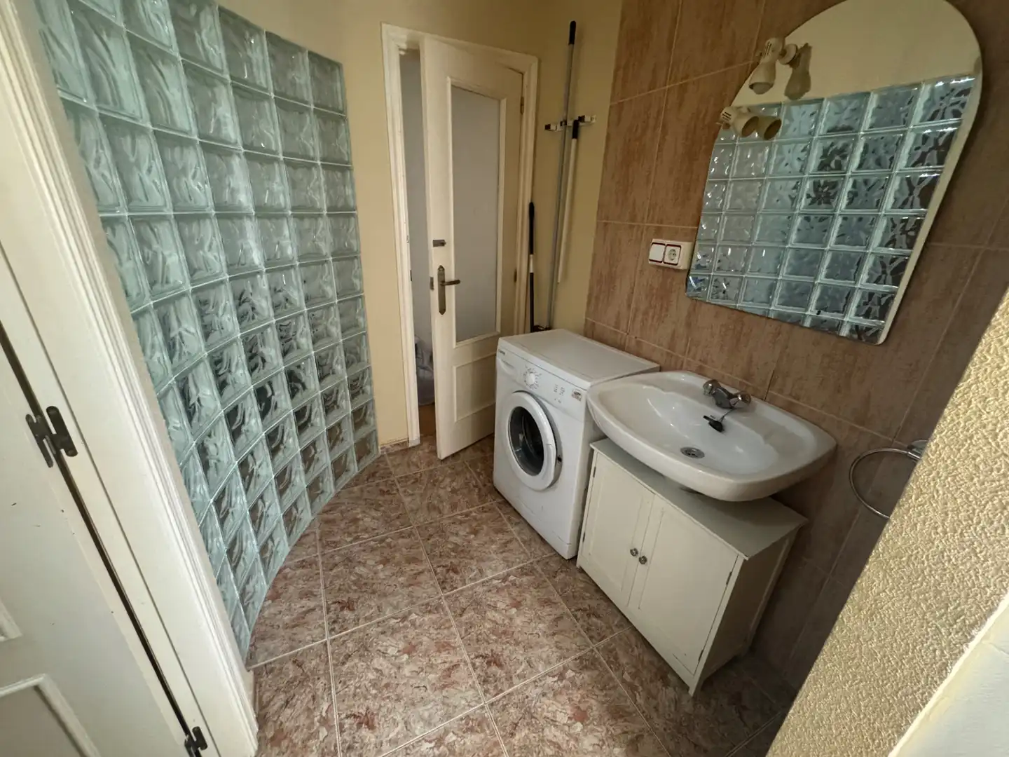 Bany de Pis de lloguer en Jaén amb Aire condicionat, Moblat i Forn