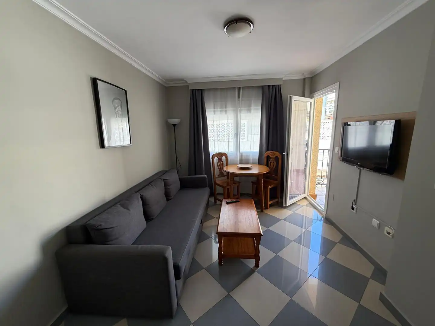 Inmuebles singulares con ascensor en venta en La Carihuela - Los Nidos