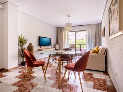 Living room of Flat for sale in  Sevilla Capital  with Air Conditioner, Terrace and Balcony