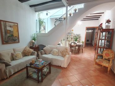 Casa bifamiliare con balcone in vendita a Carrer de Colom