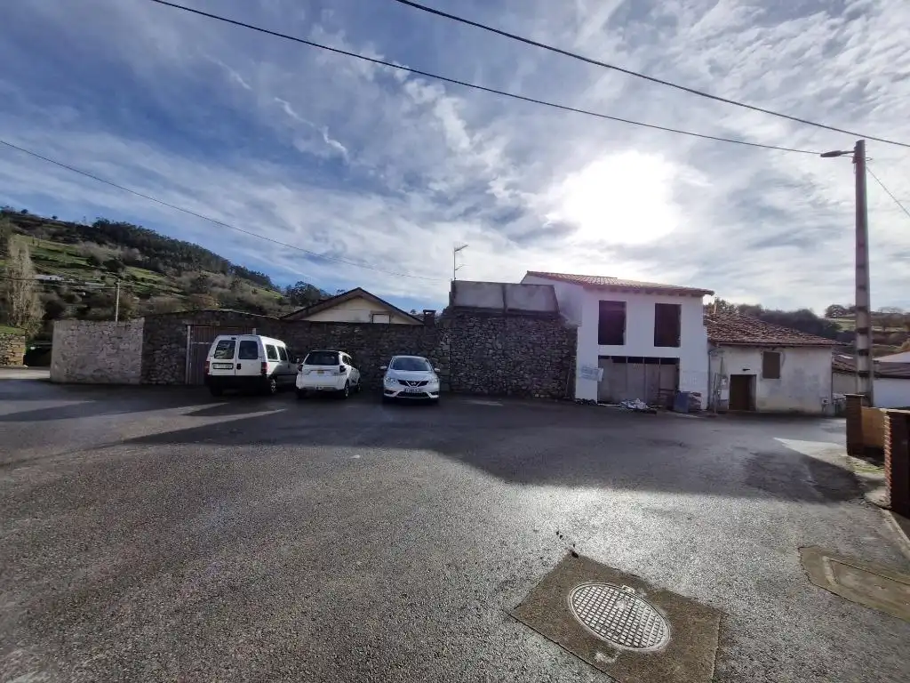 Vista exterior de Casa o chalet en venta en San Felices de Buelna con Balcón