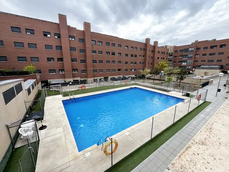Piscina de Pis de lloguer en Getafe amb Calefacció, Parquet i Traster
