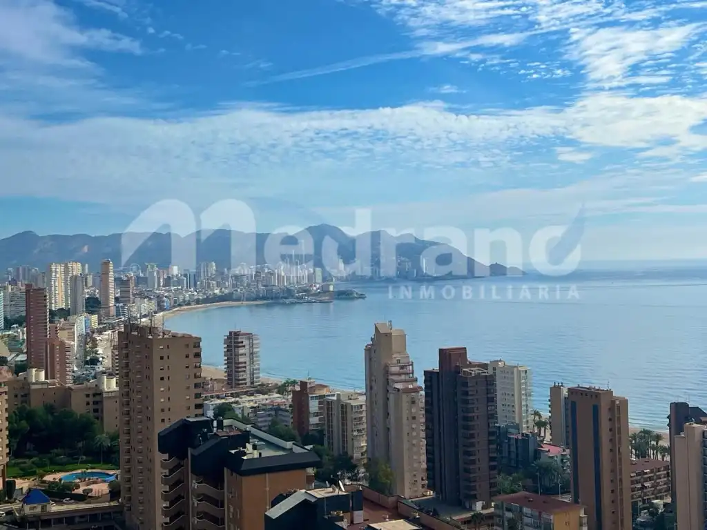 Vista exterior de Pis en venda en Benidorm amb Aire condicionat, Calefacció i Jardí privat