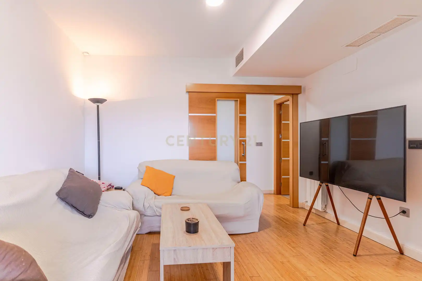 Sala de estar de Piso en venta en Granada con Jardín privado, Trastero y Piscina comunitaria