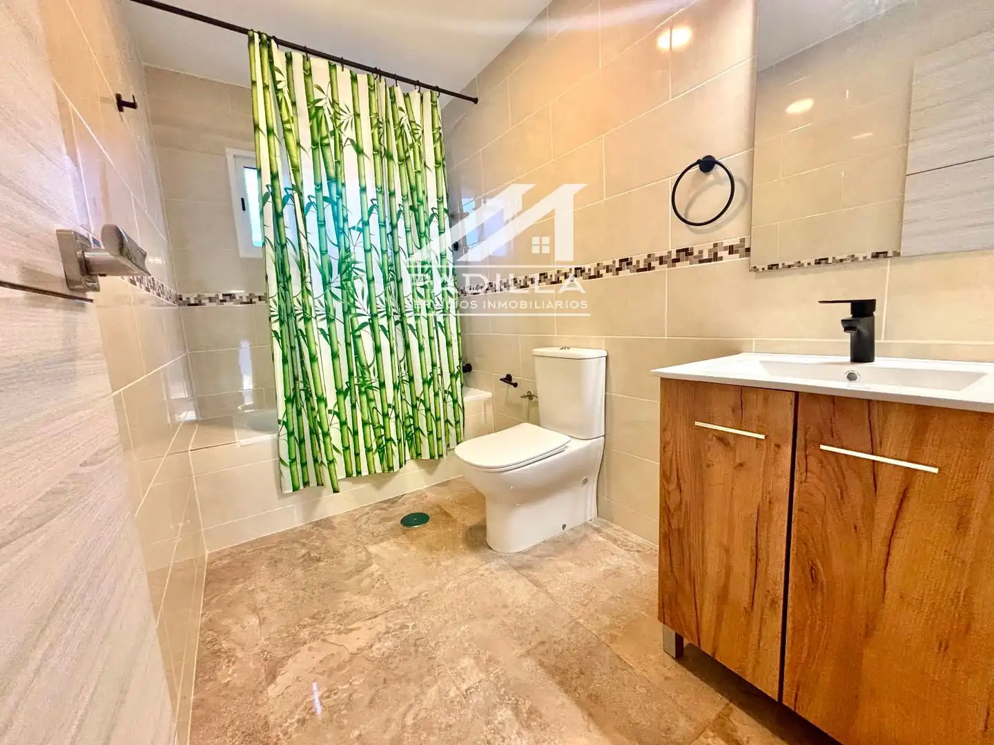 Baño de Casa adosada en venta en El Viso de San Juan con Calefacción