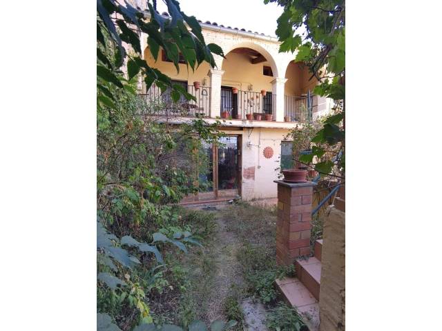 Casa-chalet en Venta en DE LA BASSA AG, 2 en Les Oluges