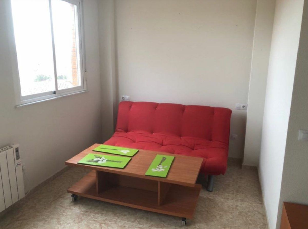 Sala d'estar de Estudi en venda en Pelabravo amb Calefacció i Moblat