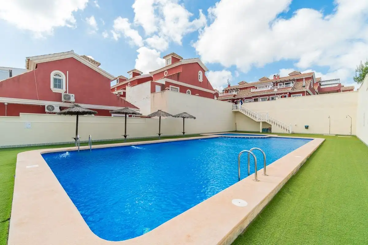 Piscina de Casa o chalet en venta en Orihuela con Aire acondicionado, Jardín privado y Trastero