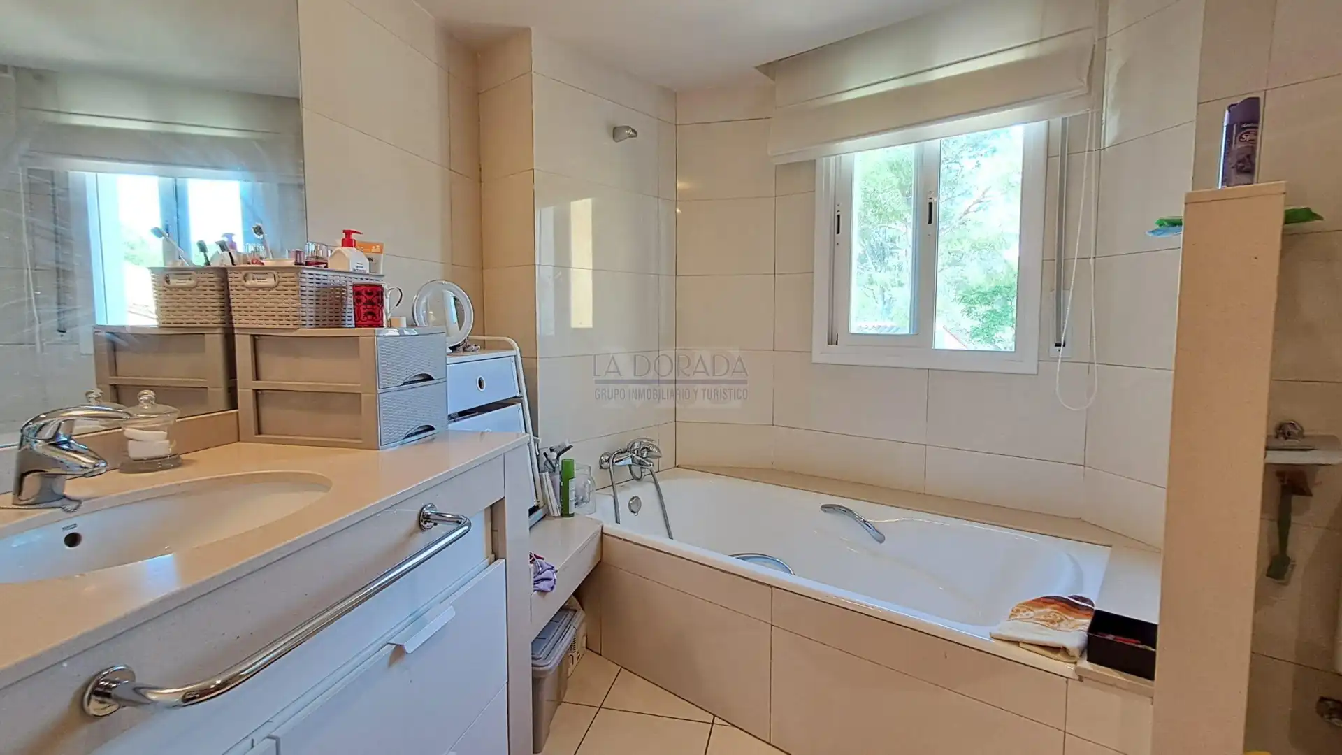 Baño de Casa adosada en venta en Mont-roig del Camp con Aire acondicionado, Terraza y Trastero