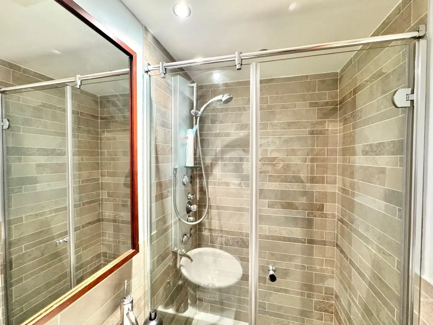 Badezimmer von Wohnung zum Verkauf in  Barcelona Capital mit Klimaanlage, Heizung und Parkett