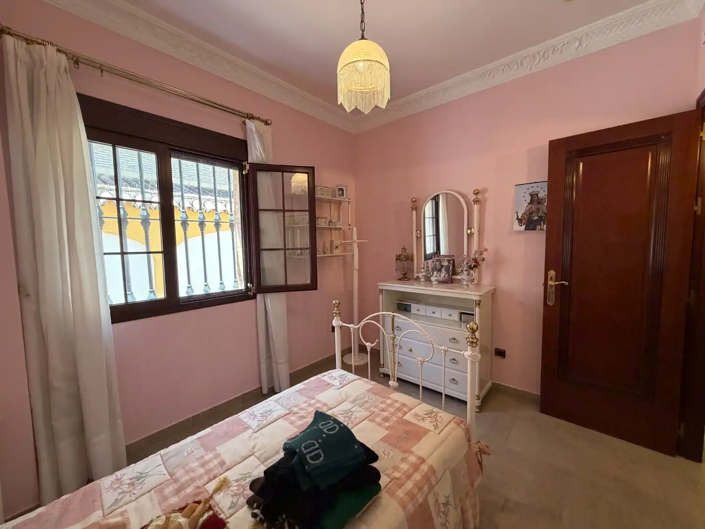 Dormitori de Casa o xalet en venda en Bormujos amb Aire condicionat, Jardí privat i Terrassa