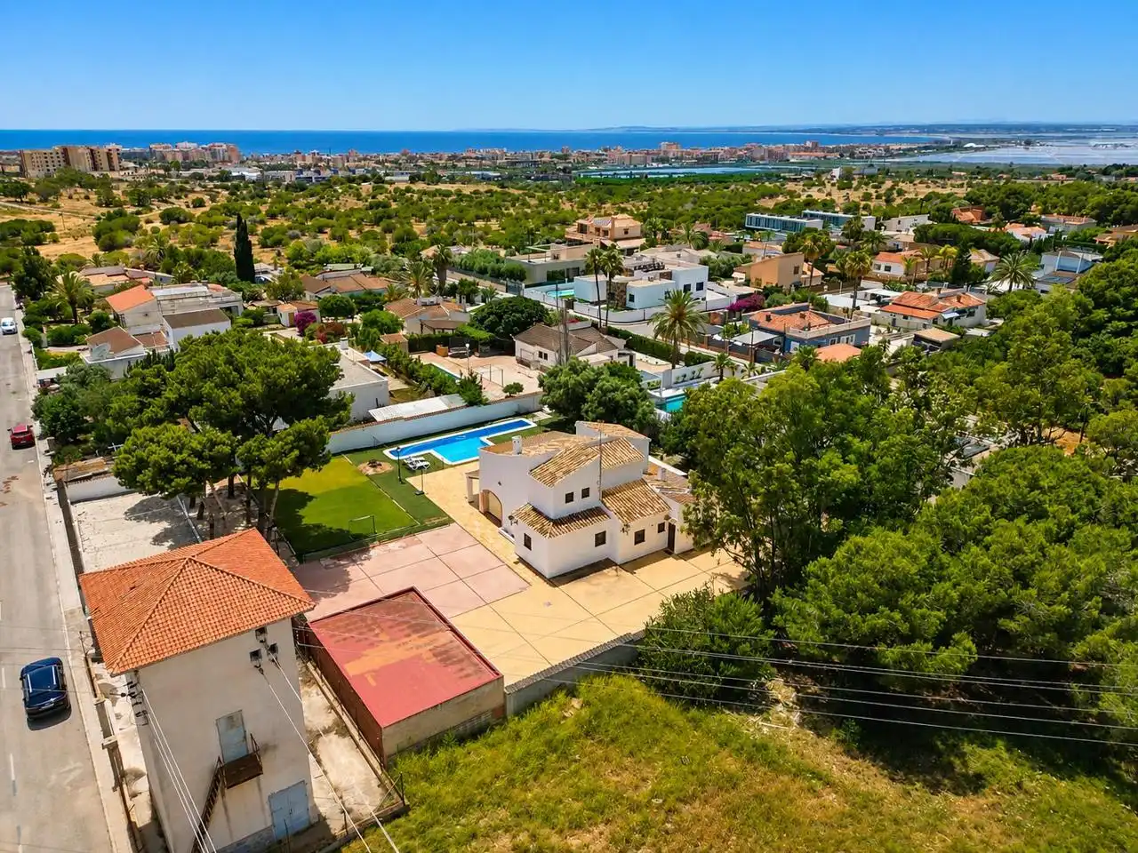 Vista exterior de Casa o chalet en venta en Santa Pola con Calefacción, Jardín privado y Parquet