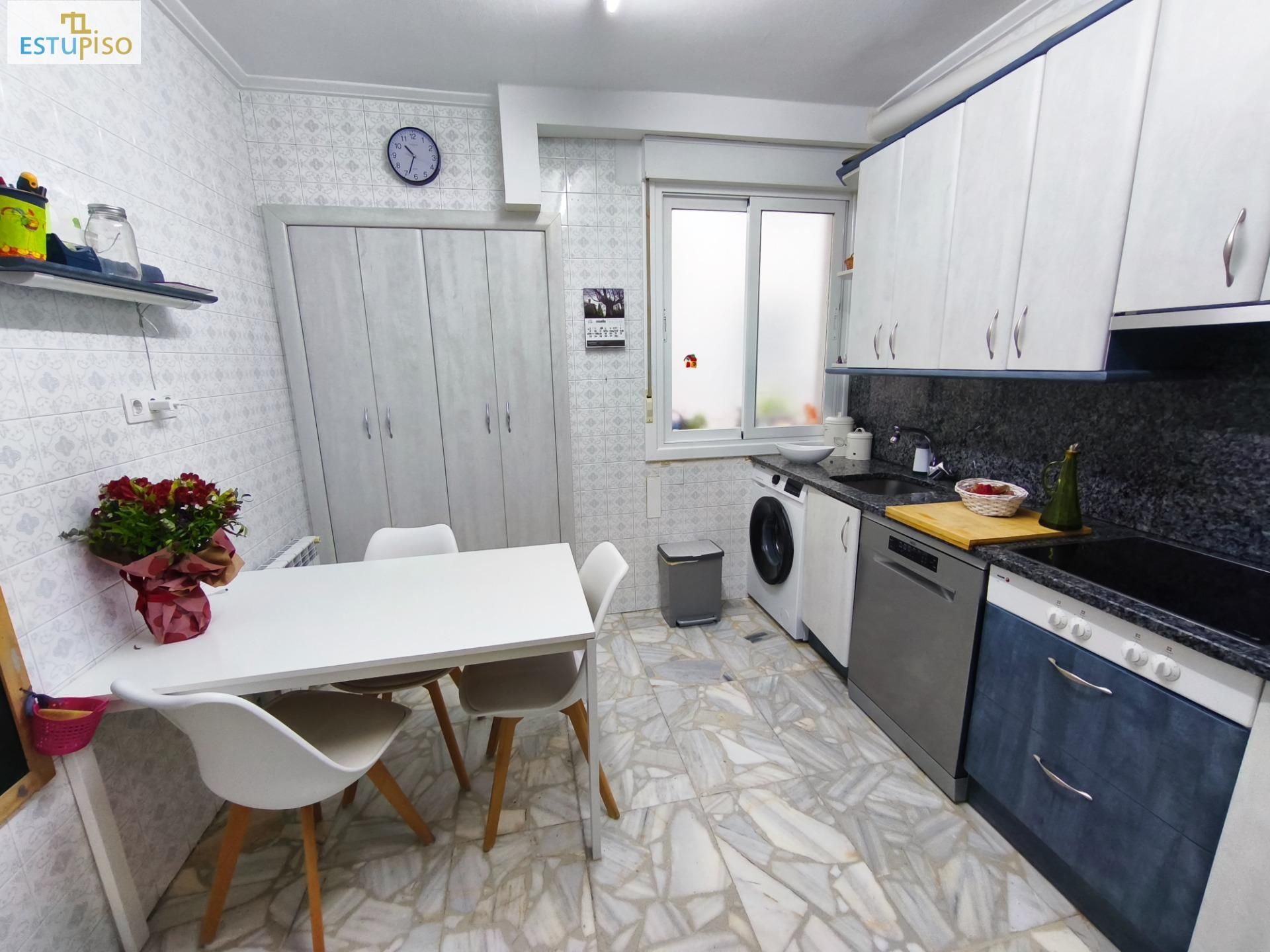Kitchen of Flat for sale in Vitoria - Gasteiz  with Terrace and Storage room