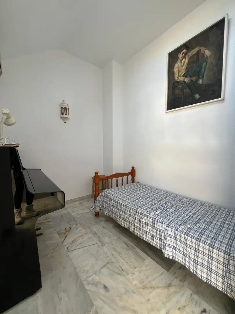 Dormitori de Casa adosada en venda en Fuengirola amb Aire condicionat, Jardí privat i Terrassa