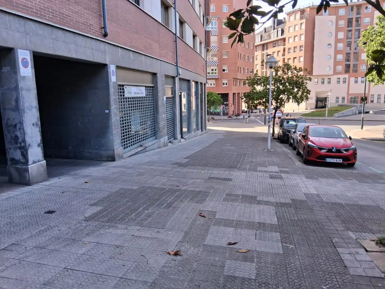 Vista exterior de Local de alquiler en Bilbao  con Aire acondicionado