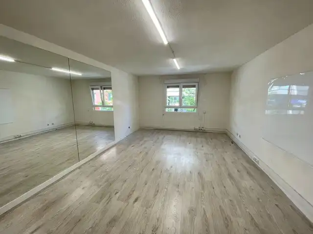 Office space with lift to rent in Calle del Puente Colgante 49