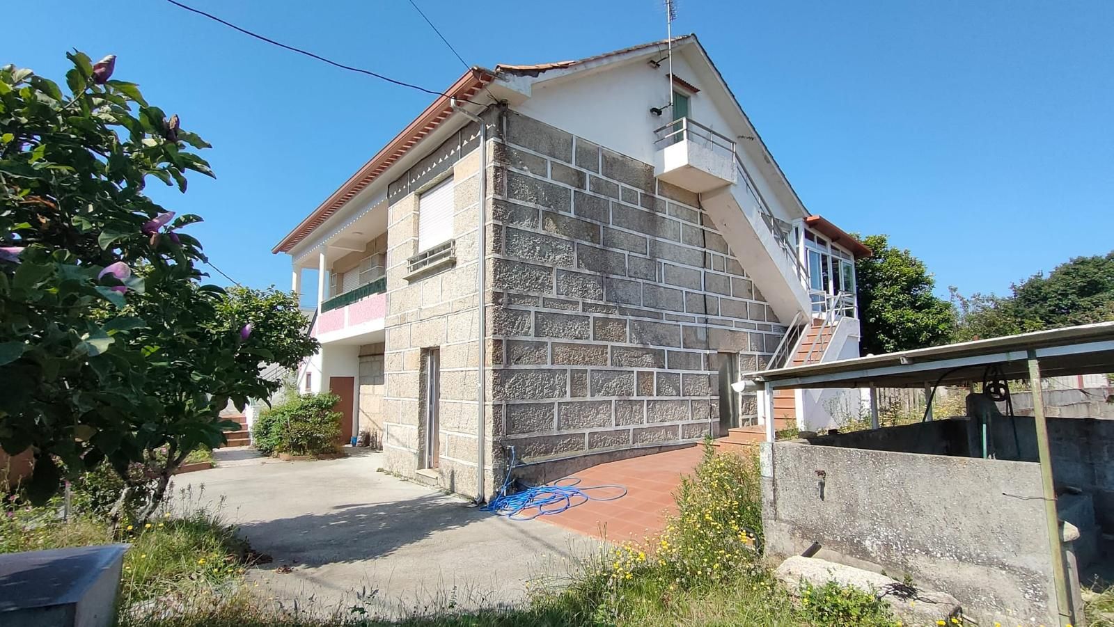 Vista exterior de Casa o xalet en venda en Pontevedra Capital  amb Calefacció, Terrassa i Moblat