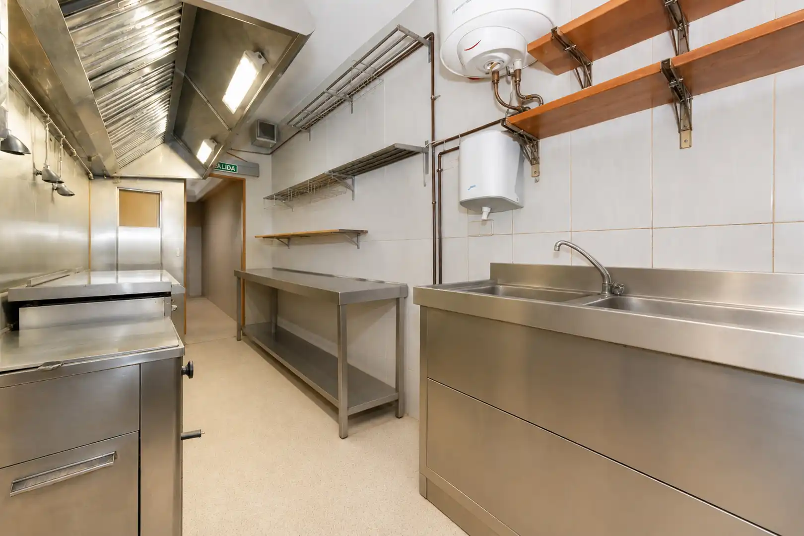 Cocina de Local en venta en San Sebastián de los Reyes con Aire acondicionado, Calefacción y Amueblado