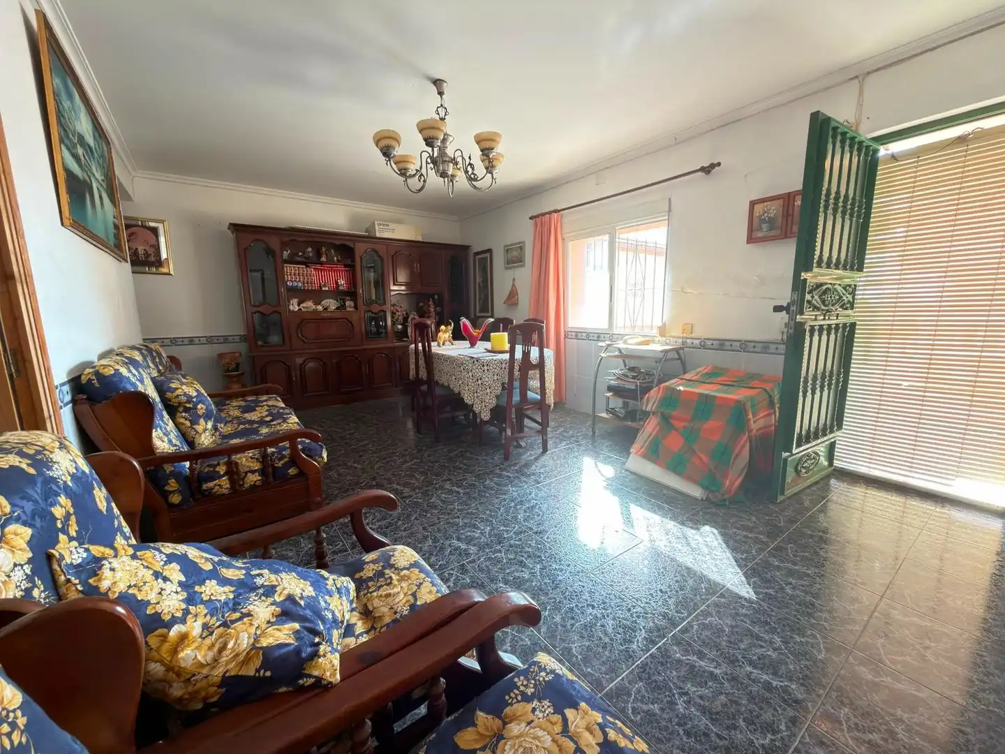 Sala de estar de Casa adosada en venta en Alicante / Alacant con Aire acondicionado, Calefacción y Jardín privado