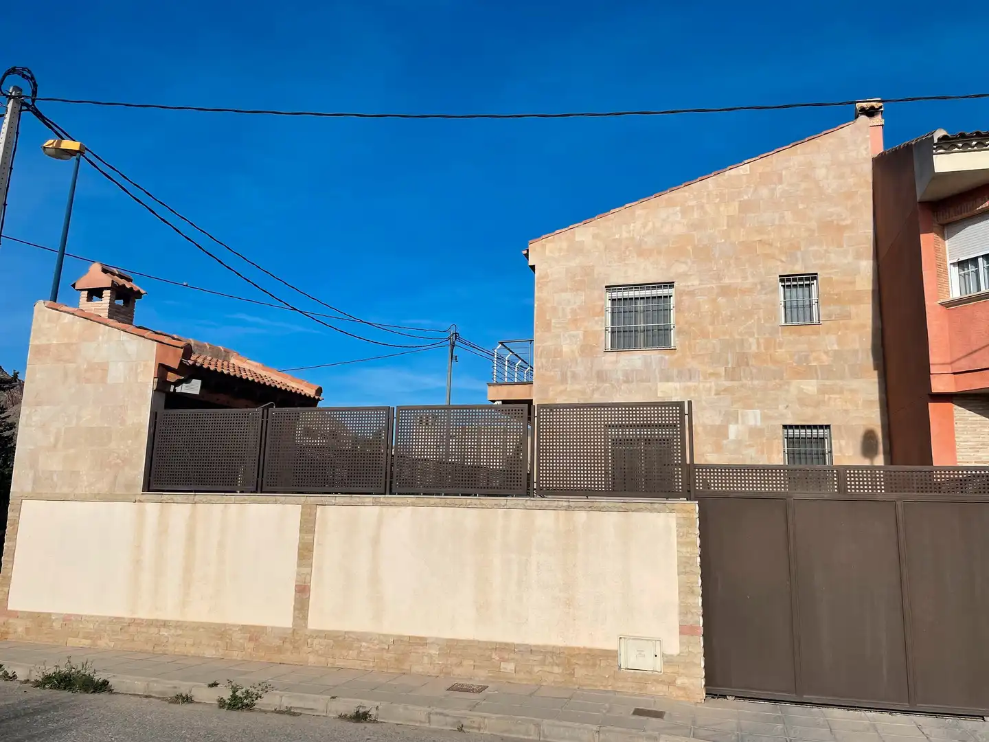 Vista exterior de Casa o xalet en venda en Orihuela amb Aire condicionat, Jardí privat i Parquet