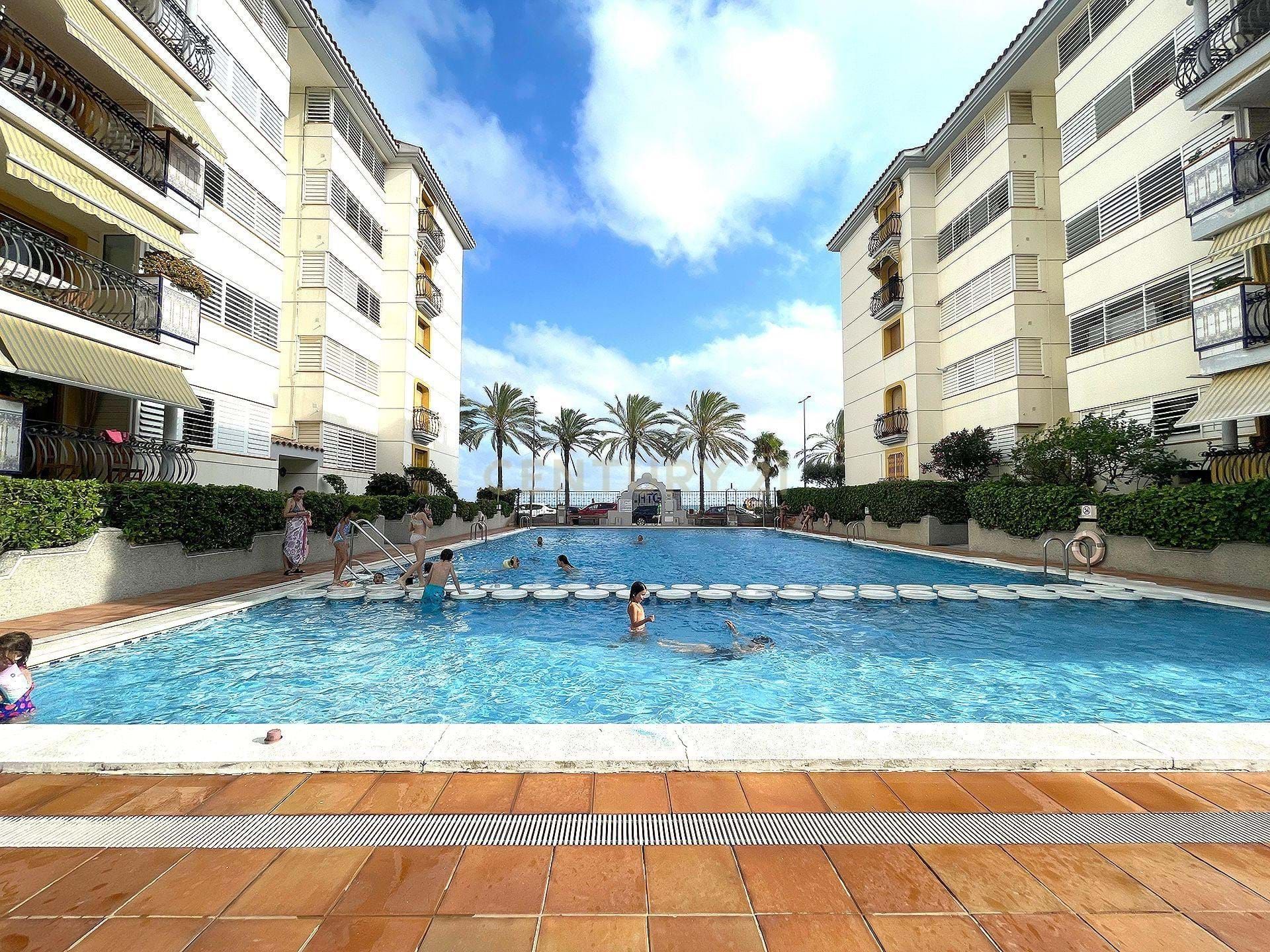 Piscina de Pis en venda en Calafell amb Aire condicionat, Terrassa i Piscina