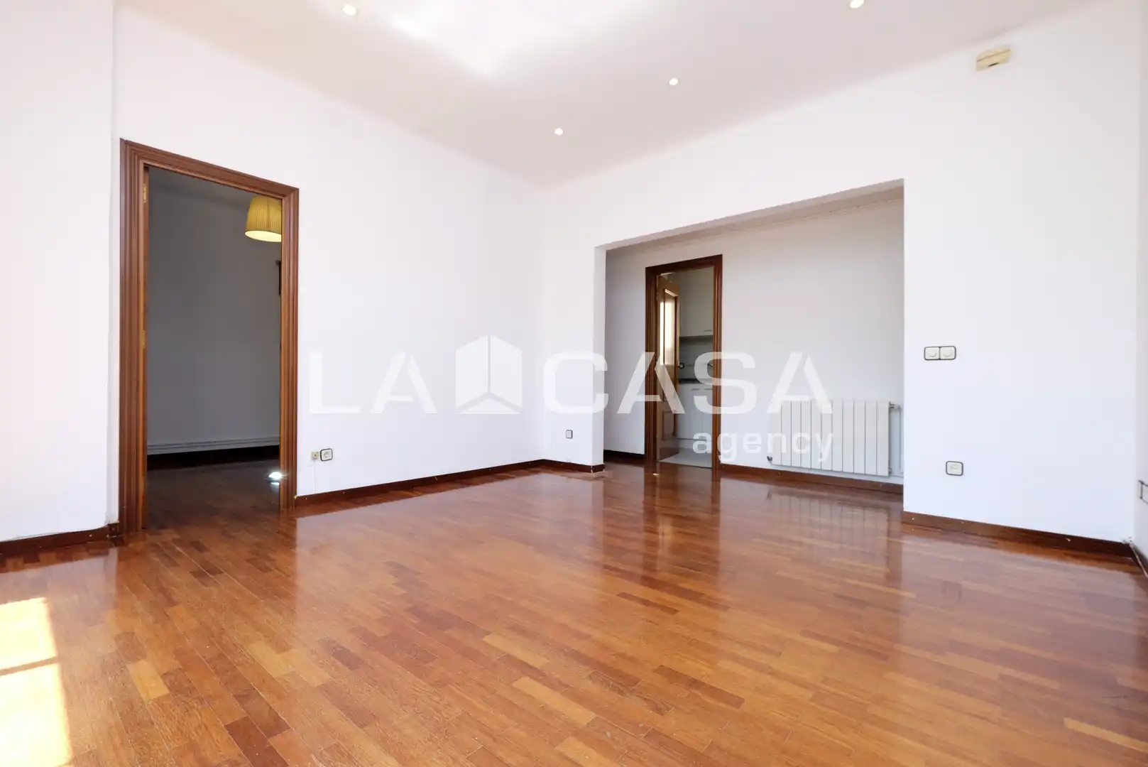 Piso en venta en Barcelona con Calefacción y Balcón