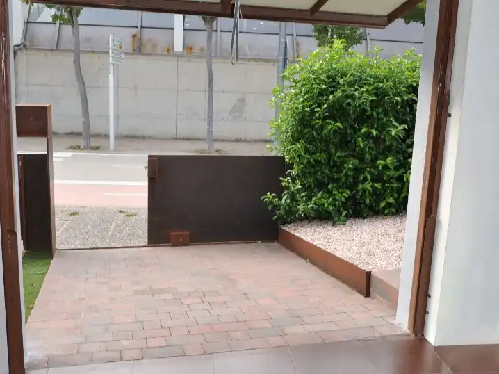 Casa aparellada amb jardí en venda a Carrer Marroc 54, imagen 24
