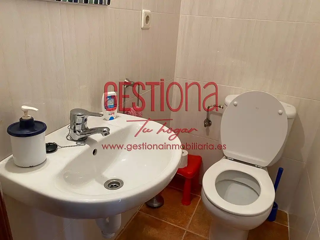 Baño de Casa adosada en venta en Bareyo con Calefacción, Jardín privado y Piscina