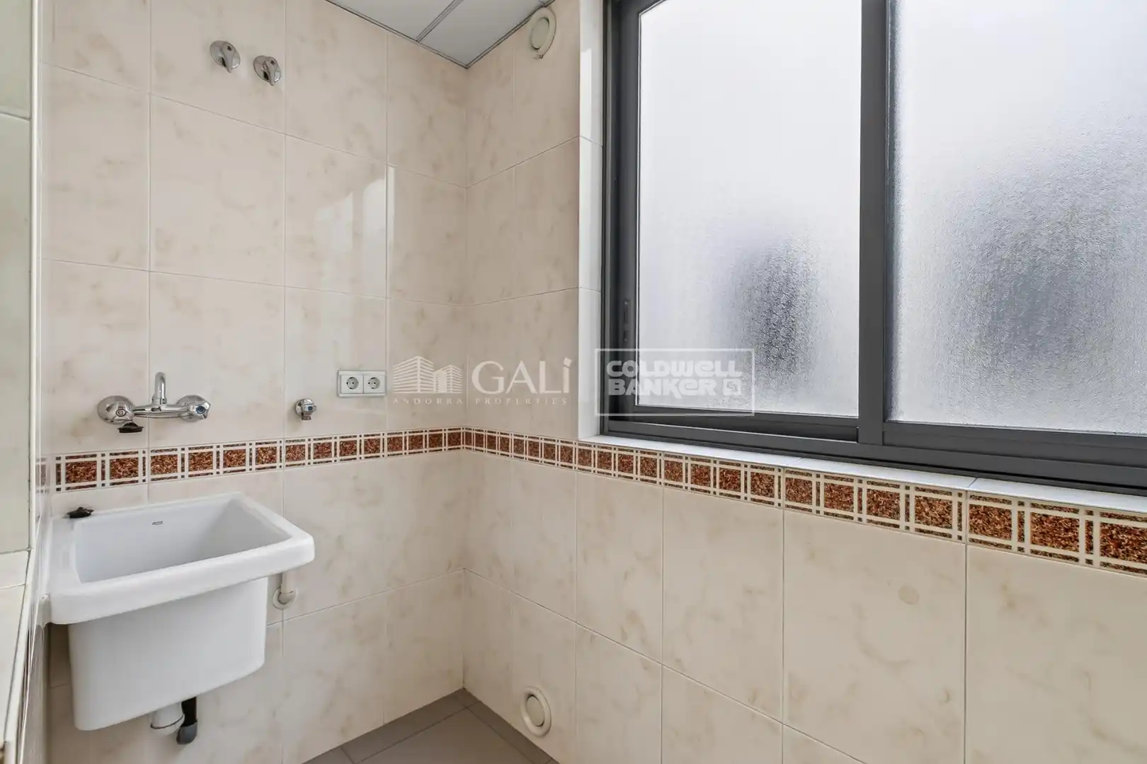 Baño de Piso de alquiler en Andorra la Vella con Calefacción, Terraza y Balcón