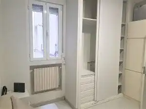 Schlafzimmer von Wohnung zur Miete in Madrid mit Klimaanlage, Heizung und Möbliert