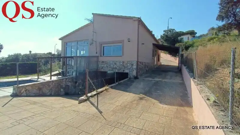 Vista exterior de Casa o xalet en venda en Tordera amb Calefacció, Jardí privat i Terrassa