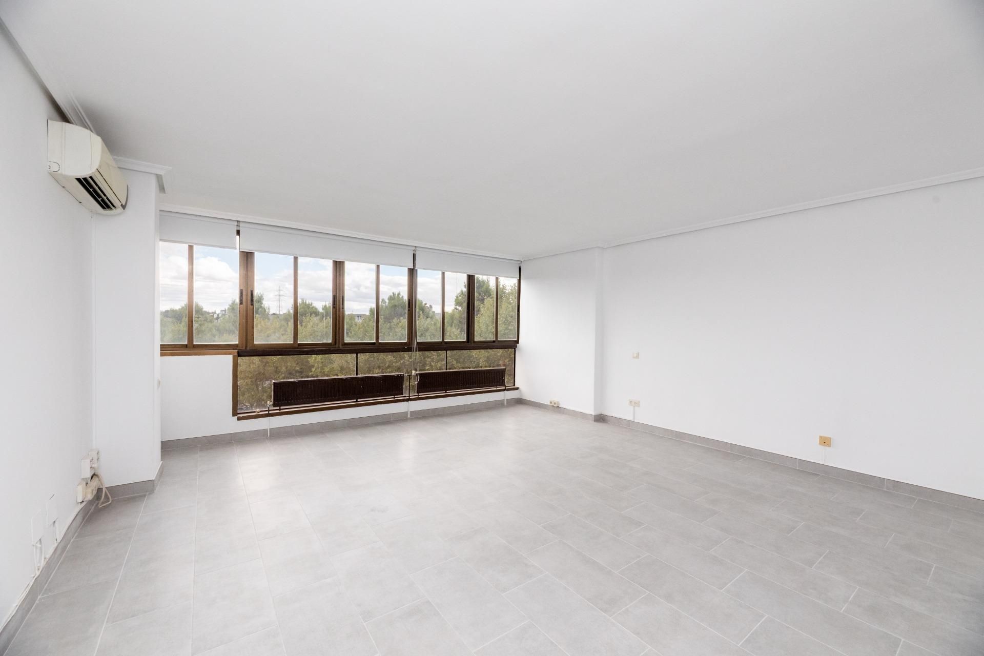 Sala d'estar de Àtic de lloguer en Pozuelo de Alarcón amb Aire condicionat, Calefacció i Jardí privat