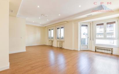 Living room of Flat to rent in  Madrid Capital  with Air Conditioner, Heating and Terrace