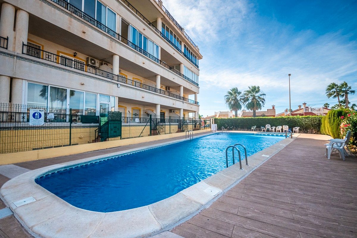 Piscina de Pis en venda en Orihuela amb Aire condicionat, Calefacció i Terrassa