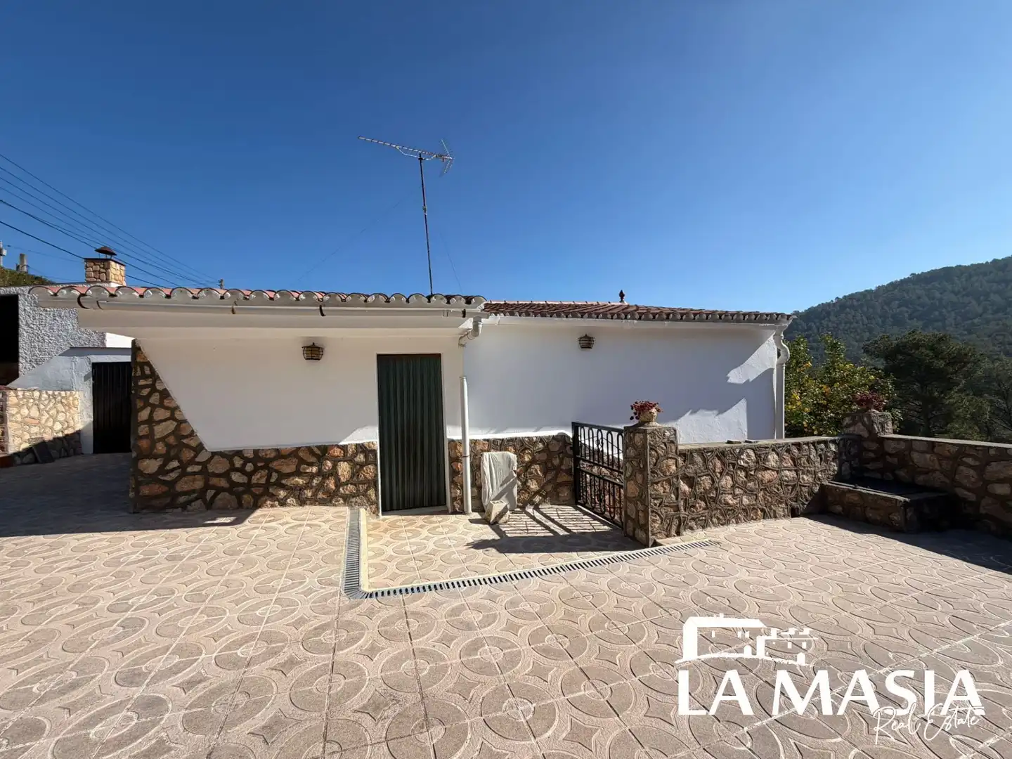 Vista exterior de Casa o xalet en venda en Olivella amb Calefacció, Jardí privat i Terrassa