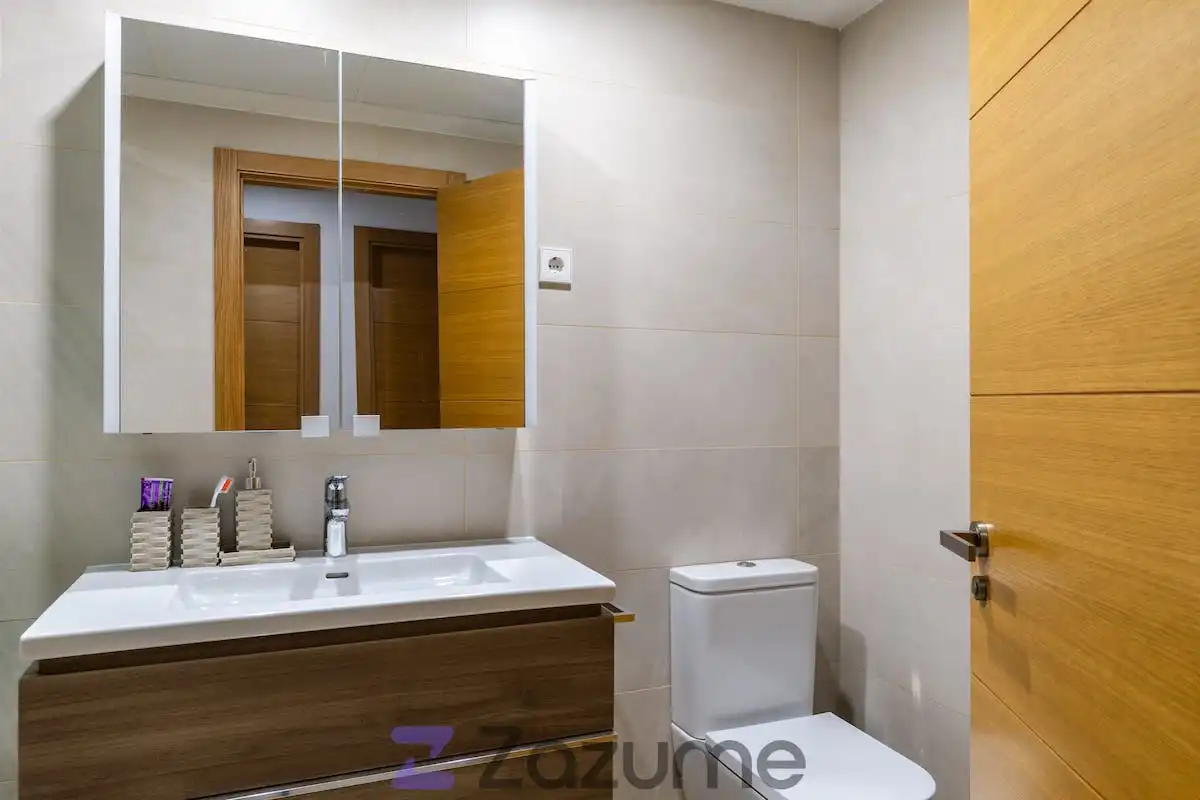 Bathroom of Flat for rent in Madrid  with Air Conditioner, Private garden and Terrace