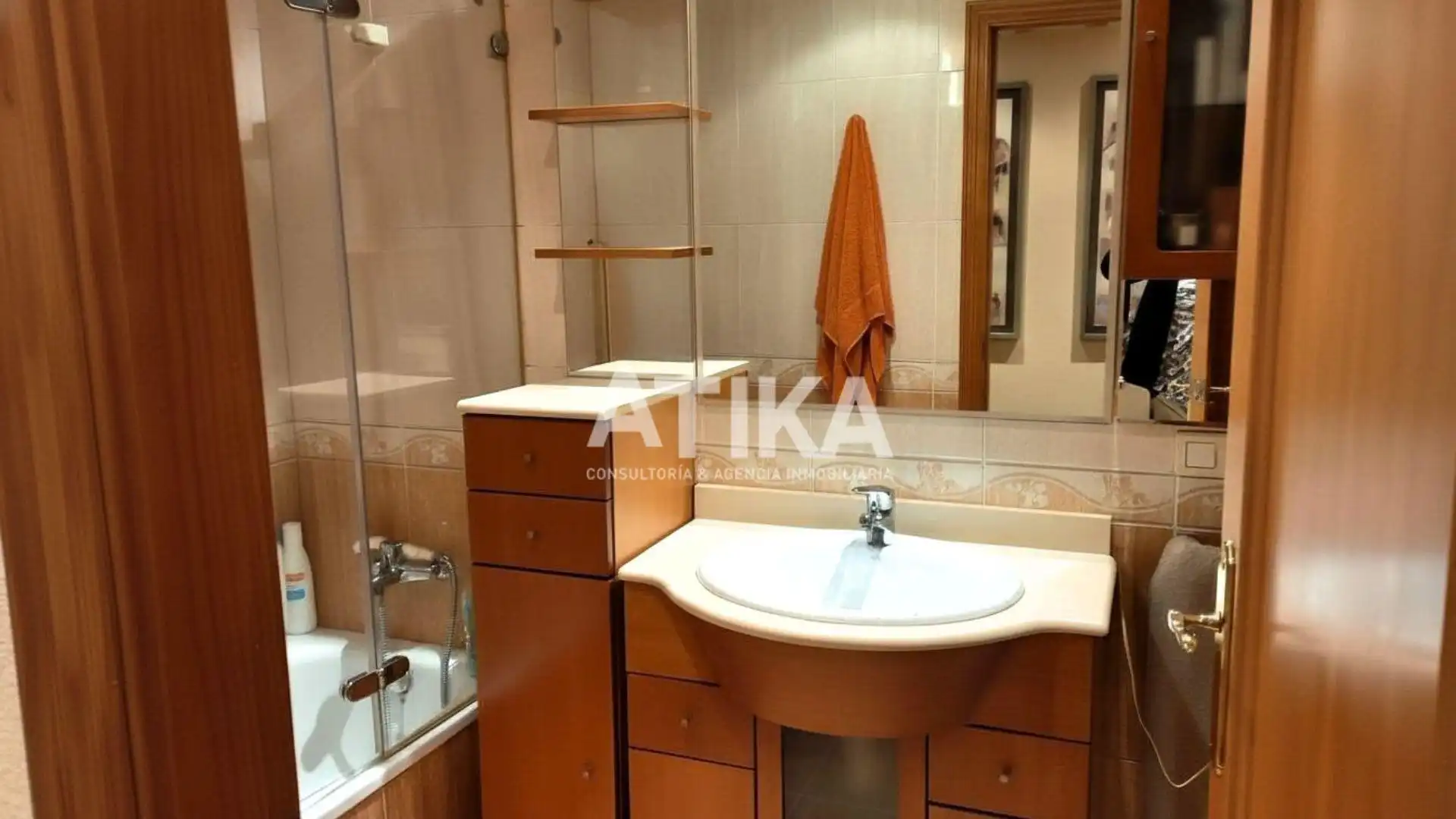 Bathroom of Flat for sale in Ontinyent  with Air Conditioner, Heating and Storage room