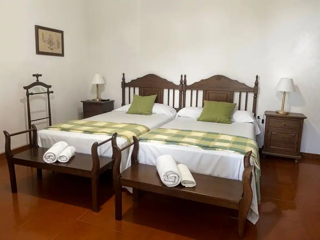 Dormitori de Finca rústica en venda en Montijo amb Jardí privat, Piscina i Moblat