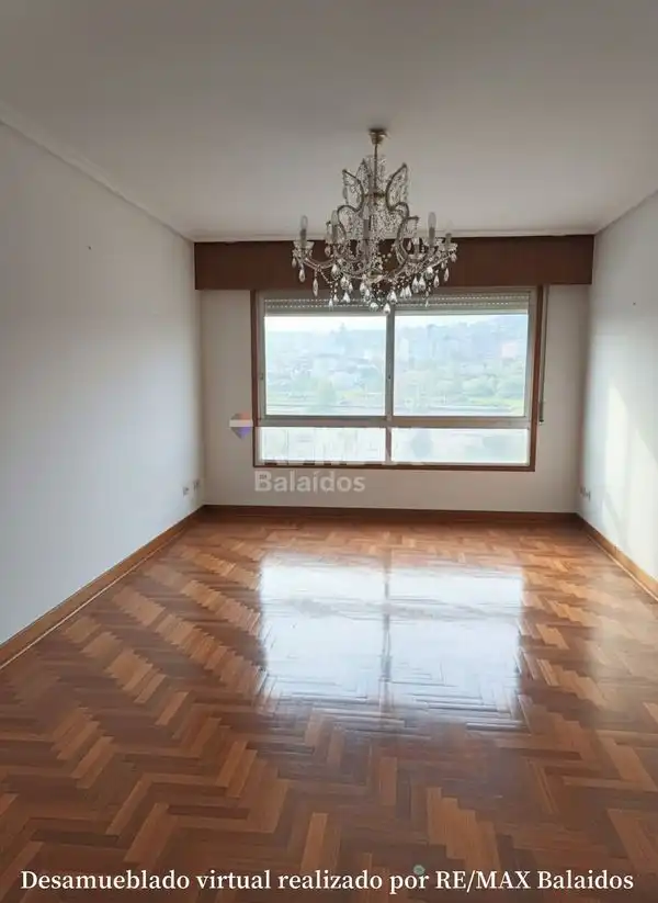 Dormitori de Pis en venda en Pontevedra Capital  amb Calefacció i Traster