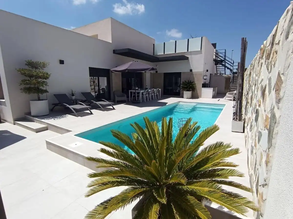 Villa mit Pool zum Verkauf in Daya Nueva