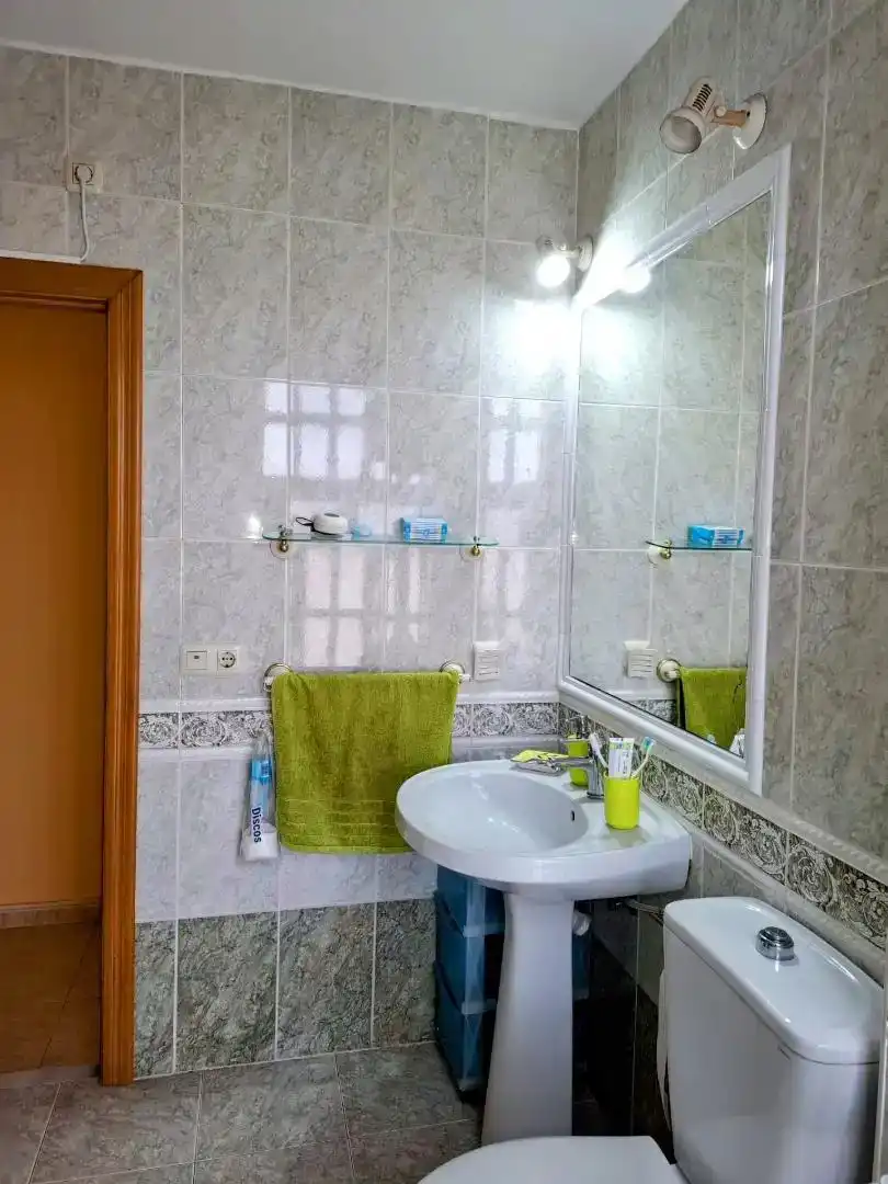 Badezimmer von Wohnung zum Verkauf in Cullera mit Ofen, Waschmaschine und Balkon