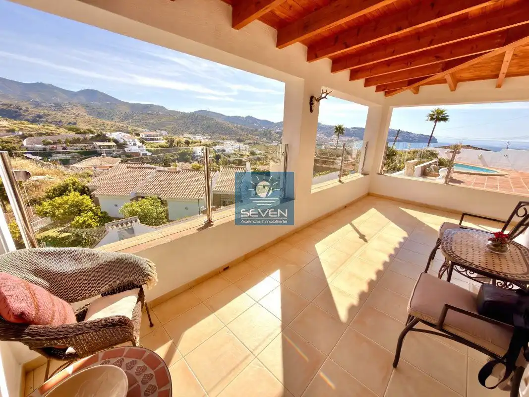 Vista exterior de Casa o chalet en venta en Almuñécar con Aire acondicionado, Calefacción y Jardín privado