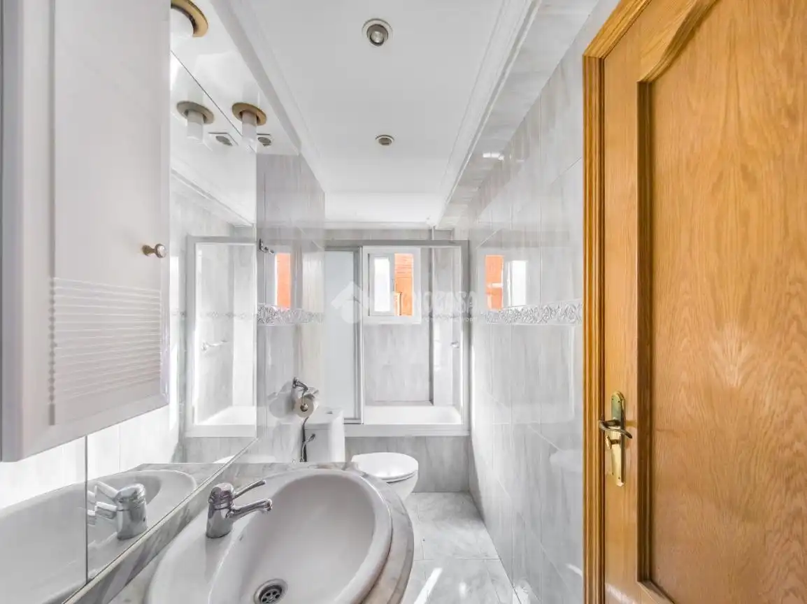 Baño de Piso en venta en Madrid con Aire acondicionado, Calefacción y Balcón